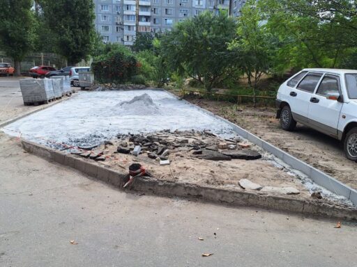 #громадськемісце У дворі запорізької багатоповерхівки припинили будівництво автопарковки #запоріжжя #zaporizhia