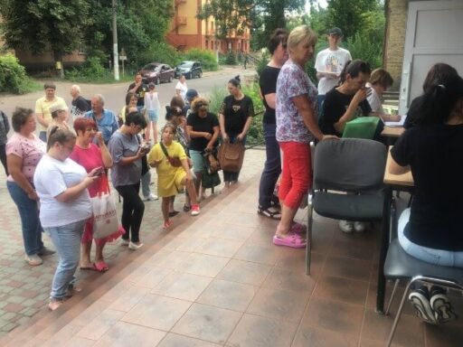 #громадськемісце У Коростені пригощають гарячими обідами та видають продуктові набори для внутрішньо переміщених осіб #житомир #zhytomyr
