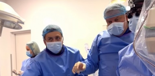 #громадськемісце У Львові пацієнту вперше в Україні імплантували біфуркаційний протез #львів #lviv