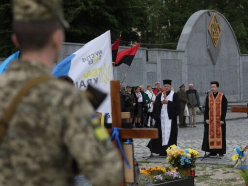 #громадськемісце У суботу на Личаківському кладовищі помоляться за полеглих захисників і захисниць України #львів #lviv