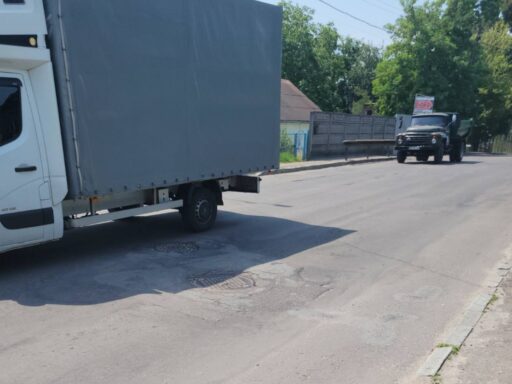 #громадськемісце Вантажівки у Рівному проїжджають — хати «підлітають» #рівне #rivne