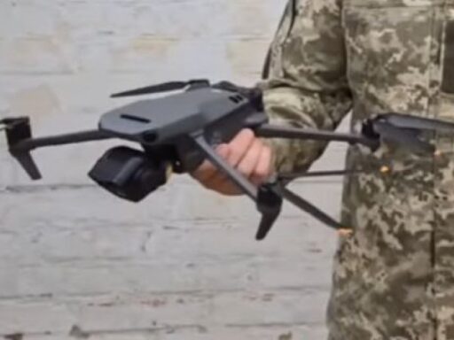 #громадськемісце Воїни 451-го батальйону нині розвідують ворожі позиції за допомогою дрона від волинських театралів #луцьк #lutsk