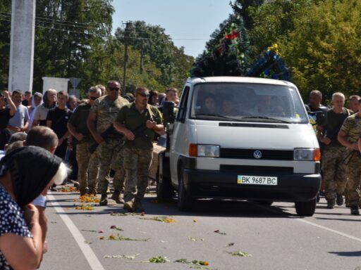 #громадськемісце На Радивилівщині поховали воїна, який загинув у ДТП #рівне #rivne