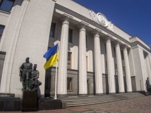 #громадськемісце Нардепи хочуть дозволити заброньованим посадовцям вільно покидати Україну для “мотивації військовослужбовців” #іванофранківськ #ivanofrankivsk