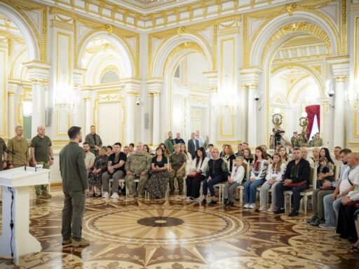 #громадськемісце Президент вручив орден “Золота Зірка” родині полеглого бійця із Франківщини #іванофранківськ #ivanofrankivsk