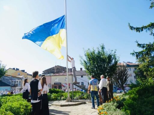 #громадськемісце У Калуській громаді урочисто підняли Державний Прапор України #іванофранківськ #ivanofrankivsk