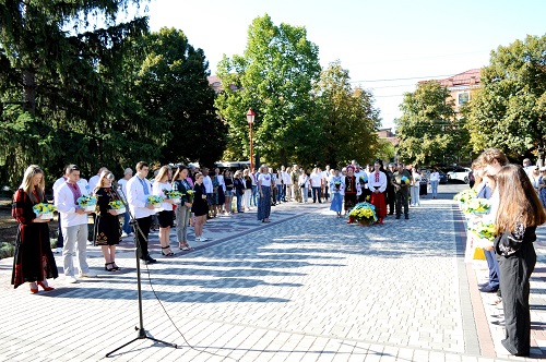 #громадськемісце В Кропивницькому на День незалежності вшанували пам’ять героїв України #кропивницький #kropyvnytskyi