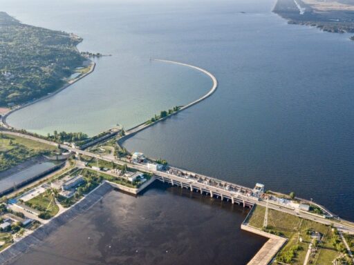 #громадськемісце “За найгіршим сценарієм висота води не може піднятися вище 2,5-3 метрів”, — науковець про руйнування Київської ГЕС #київ #kyiv