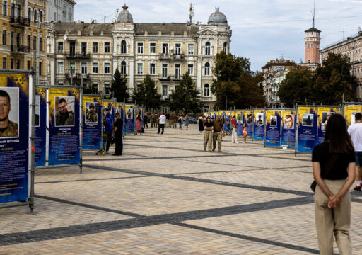 #громадськемісце На Софійській площі відкрили виставку «Воїни світла», присвячену загиблим нацгвардійцям #миколаїв #mykolaiv