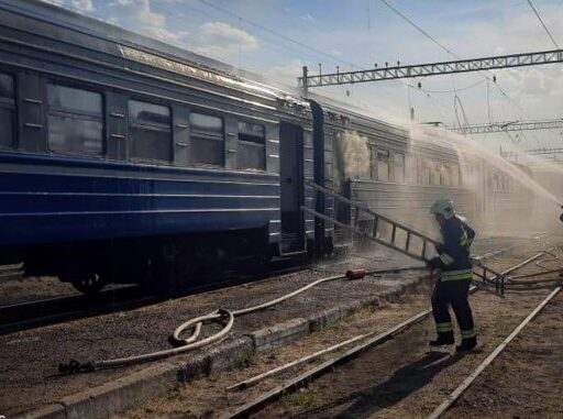 #громадськемісце Пожежники загасили вагон приміського поїзда на станції Перечин #ужгород #uzhhorod