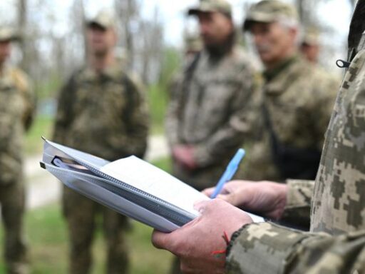 #громадськемісце У мережі заявили, що робітник ТЦК «накинувся» на жінку в Одесі: військові зробили заяву #запоріжжя #zaporizhia