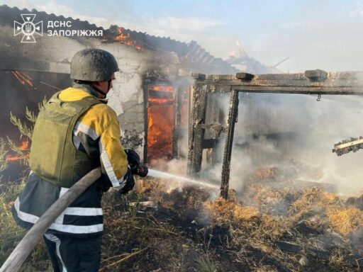 #громадськемісце Ворожі обстріли спричинили масштабні пожежі у Пологівському районі #запоріжжя #zaporizhia